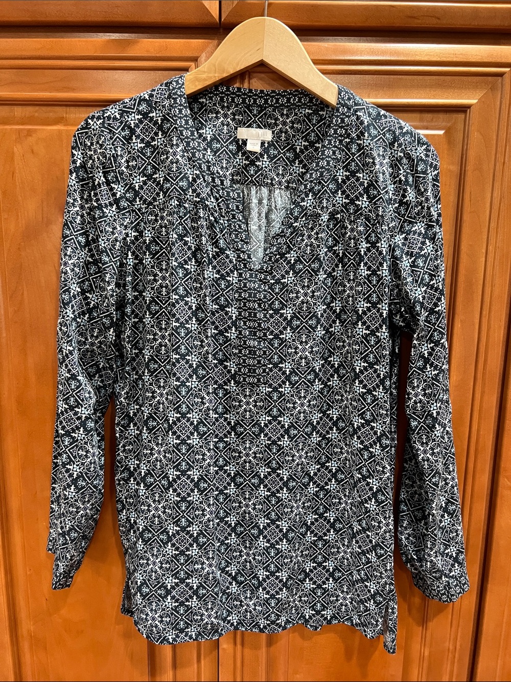 J. Jill Bue & White Patterned V-Neck Long Sleeve Blouse